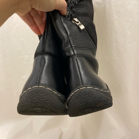 Cozy Black Fur-Lined Winter Boots - Picture 9 of 11